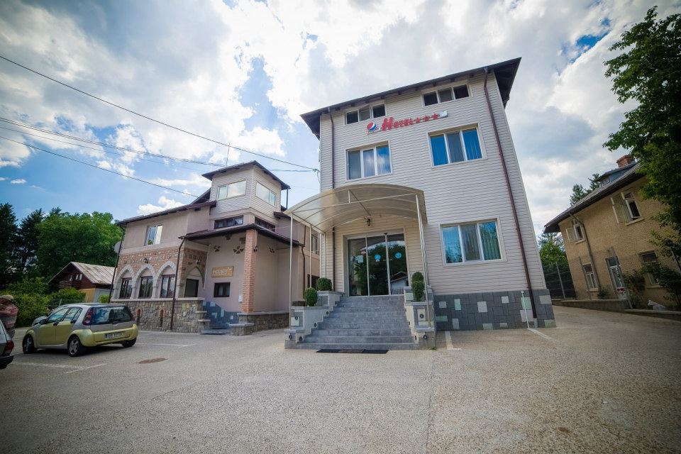HOTEL-GCLUB-COMPLEX-FLAOREA- BREAZA-ROMANIA-AIR-TOUR-TRAVEL